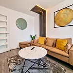 The Shropshire - Sleeps 8 - Coventry, Comfy, Groups, Fast Wifi, Luxury
