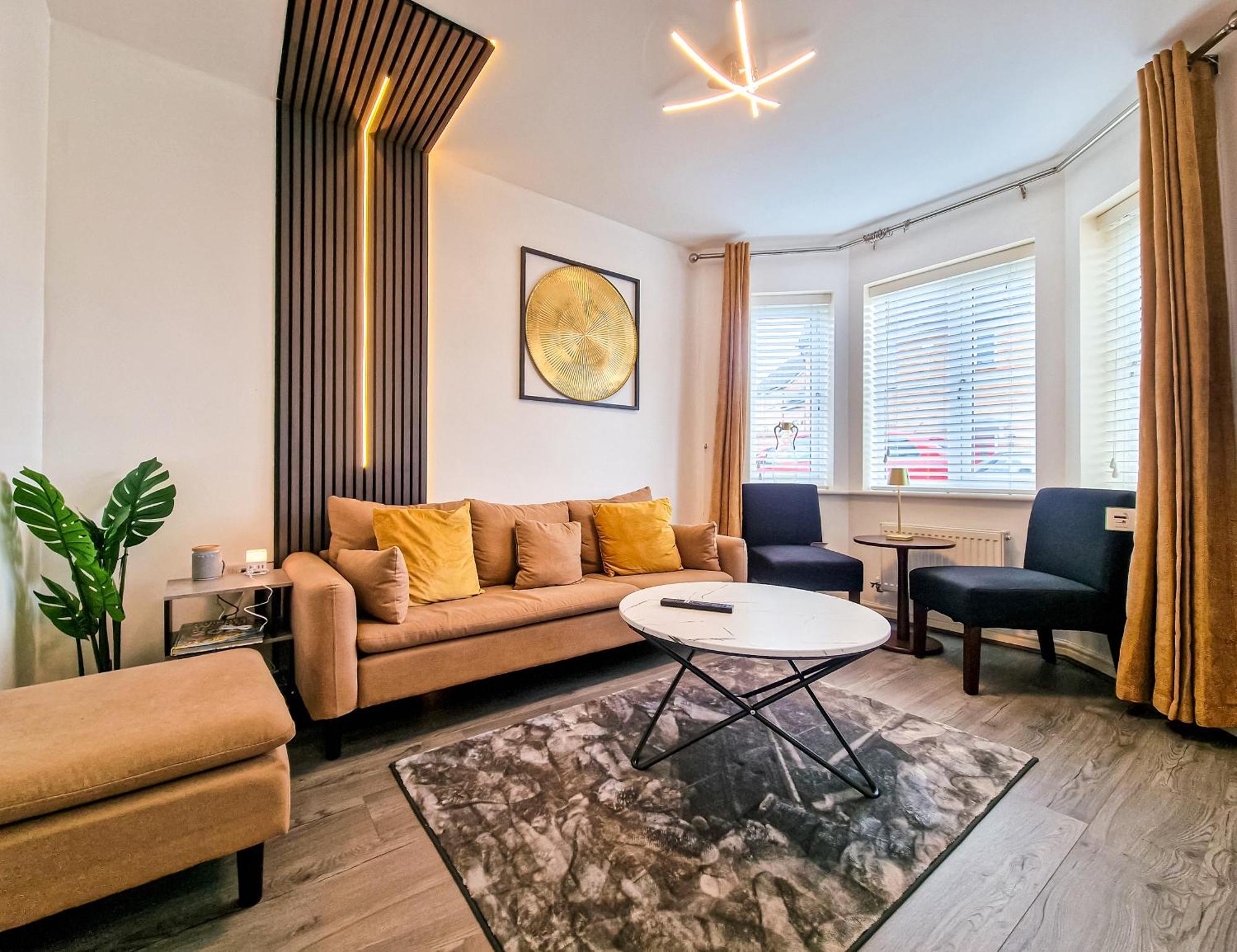Apartment The Shropshire - Sleeps 8 - Coventry, Comfy, Groups, Fast Wifi, Luxury Coventry
