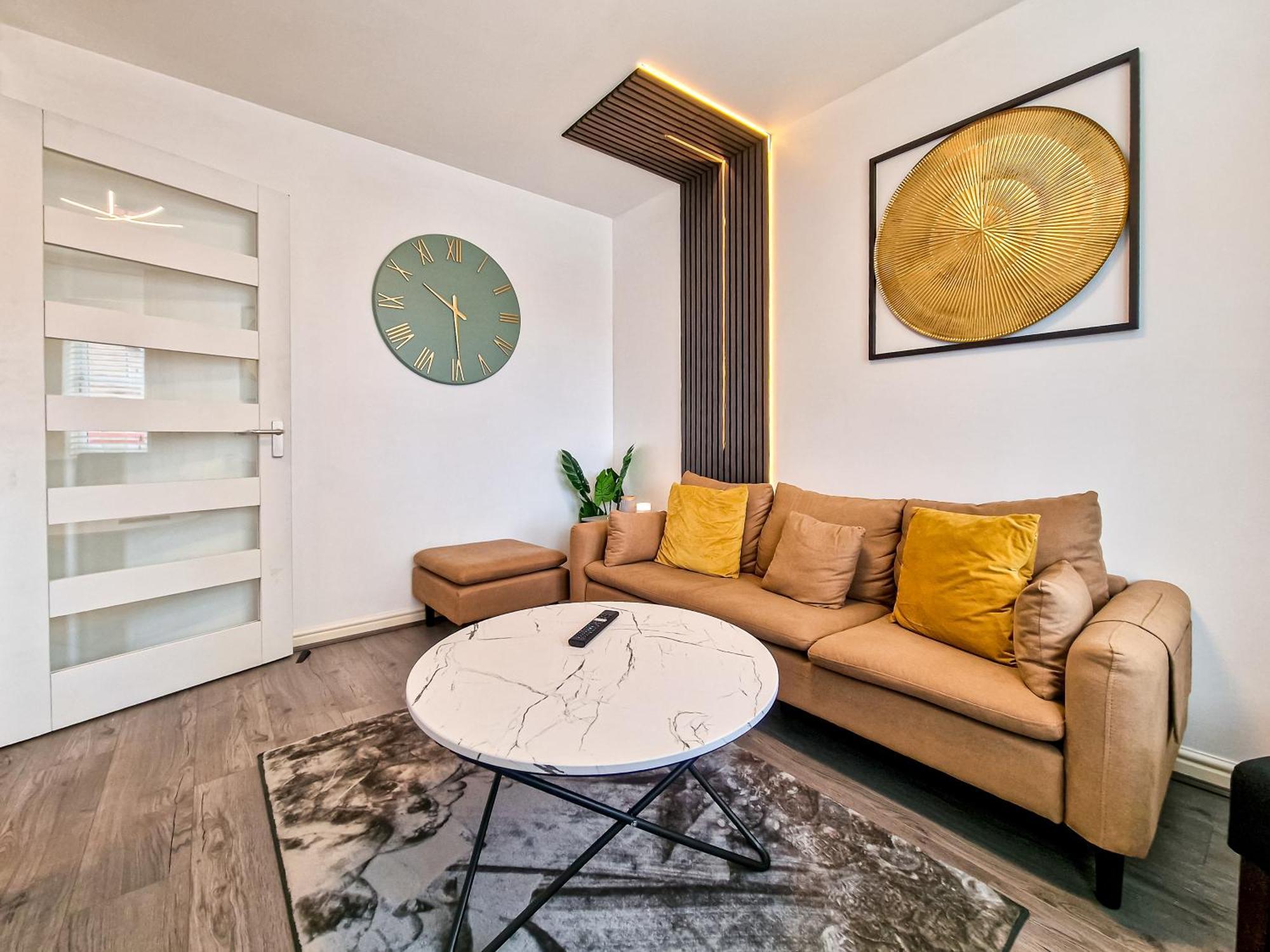 The Shropshire - Sleeps 8 - Coventry, Comfy, Groups, Fast Wifi, Luxury Apartment Coventry