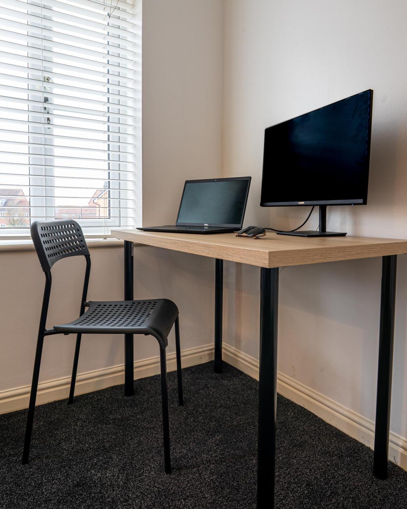 The Shropshire - Sleeps 8 - Coventry, Comfy, Groups, Fast Wifi, Luxury