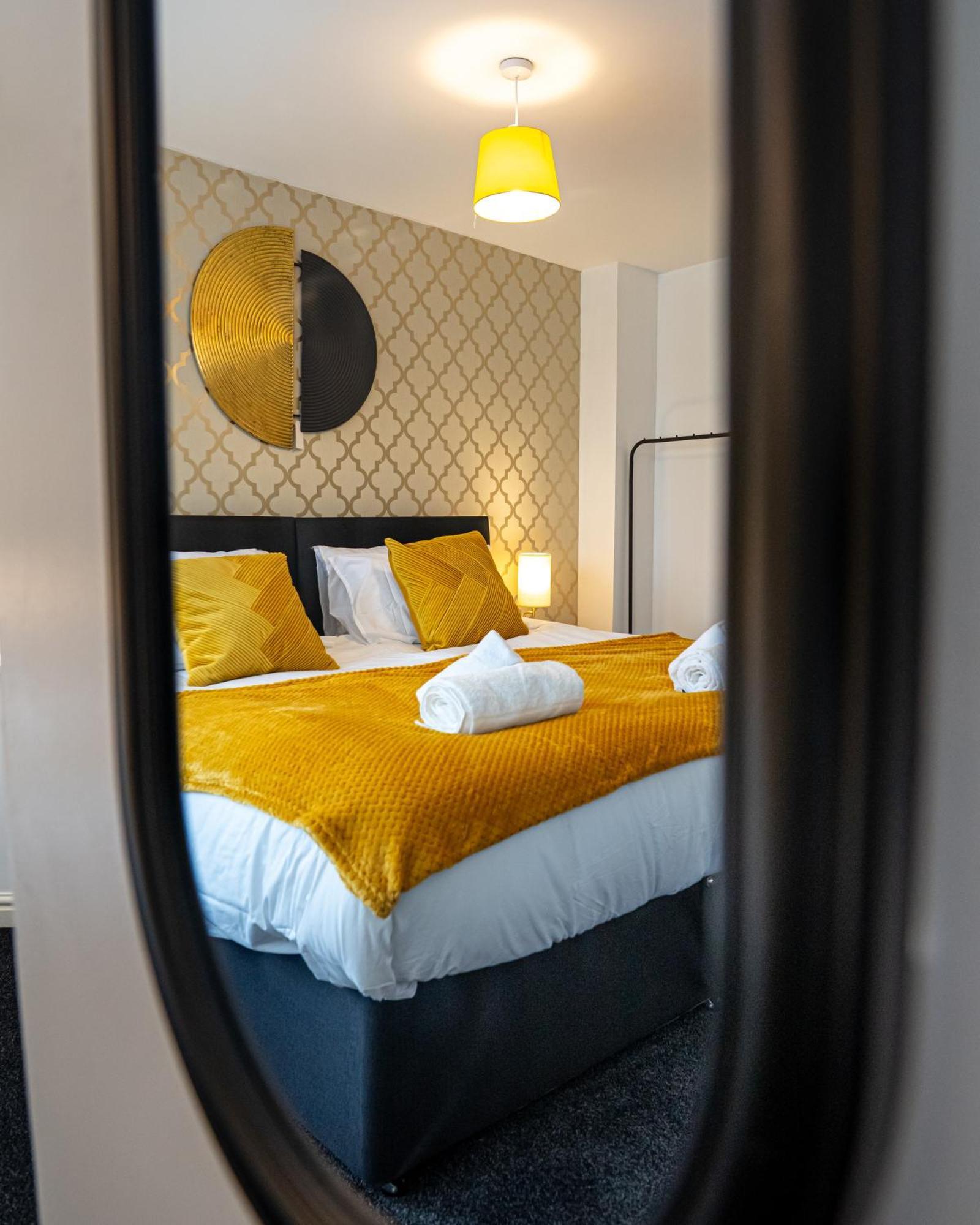 The Shropshire - Sleeps 8 - Coventry, Comfy, Groups, Fast Wifi, Luxury *