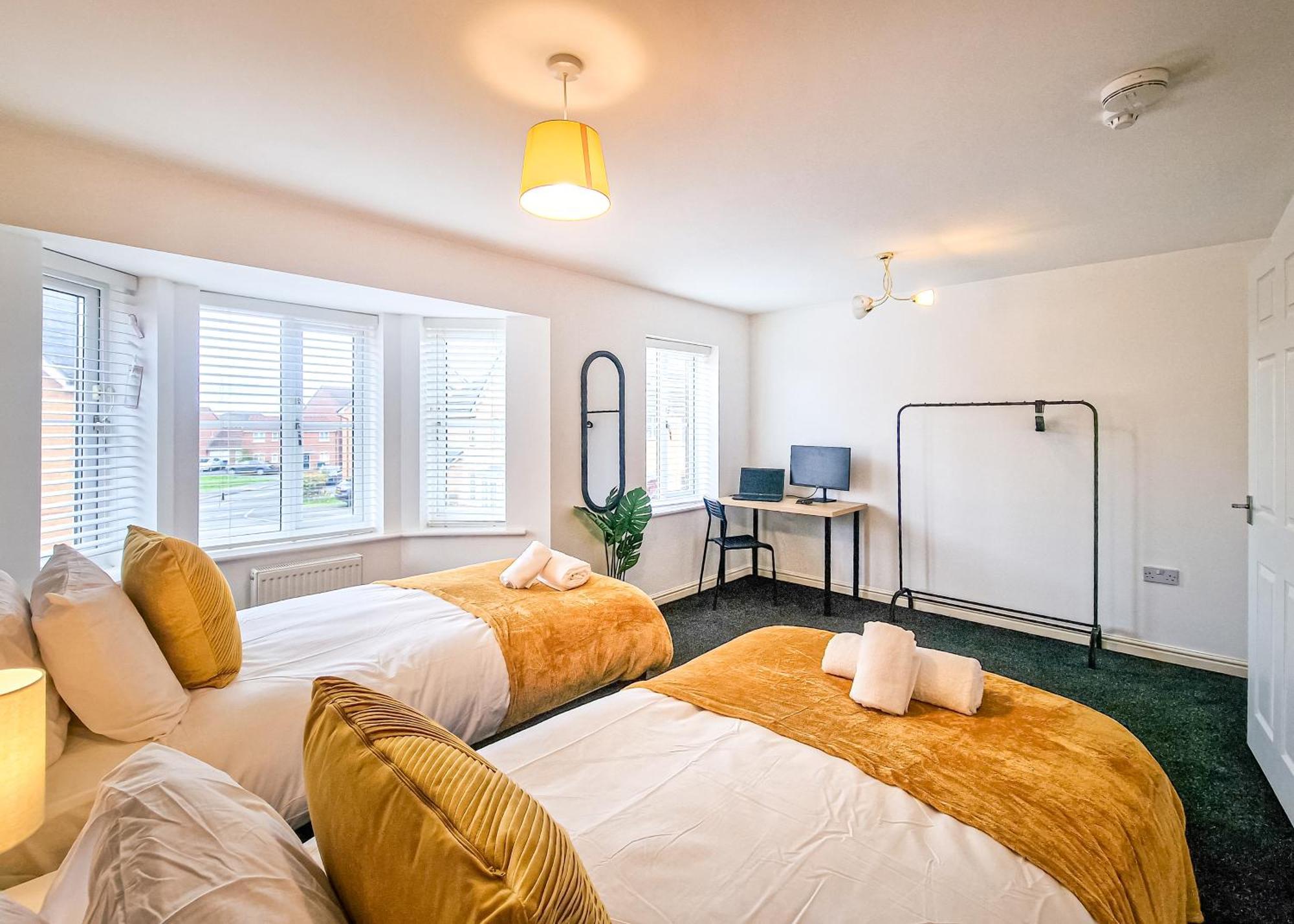 The Shropshire - Sleeps 8 - Coventry, Comfy, Groups, Fast Wifi, Luxury Apartment Coventry