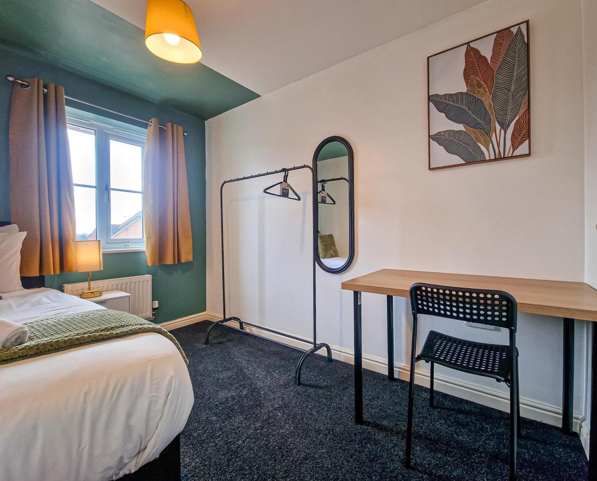The Shropshire - Sleeps 8 - Coventry, Comfy, Groups, Fast Wifi, Luxury Coventry